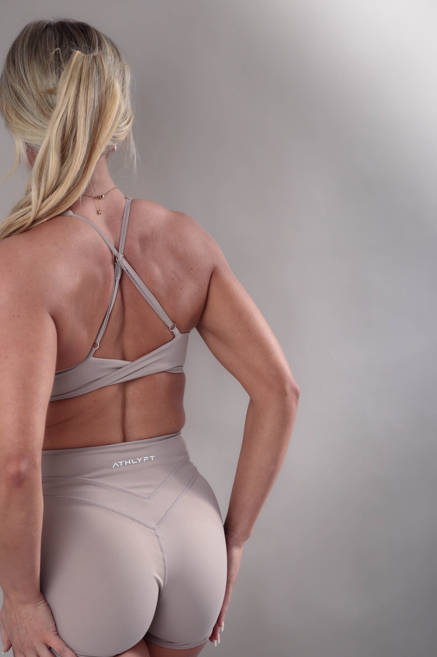 Litelift Minimal Twist Back Bra - Mocha